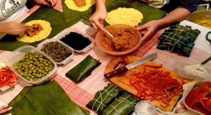 Alrededor de 200 dólares se gastan para hacer hallacas