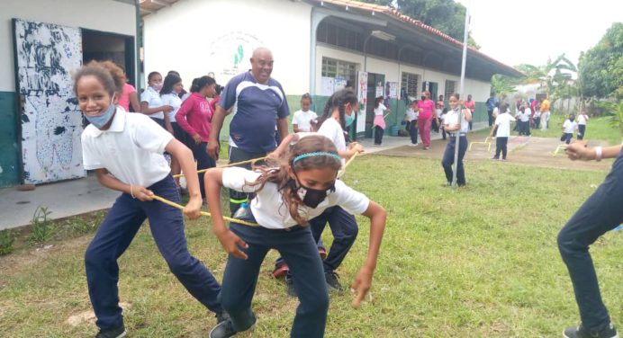 Alumnos de la Gabriela Mistral disfrutaron del programa «Imderma va a la escuela»