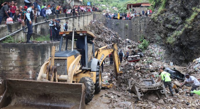 Aumentan caudales de los ríos y quebradas de La Guaira tras varias horas de lluvias