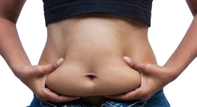 ¿Cansada de tener barriga? Conoce 3 trucos infalibles para lograr un vientre plano