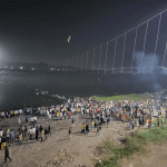 catastrofe en la india 132 muertos y 100 desaparecidos tras caida de puente colgante laverdaddemonagas.com 1667157169821puente colgate india colapsado 7