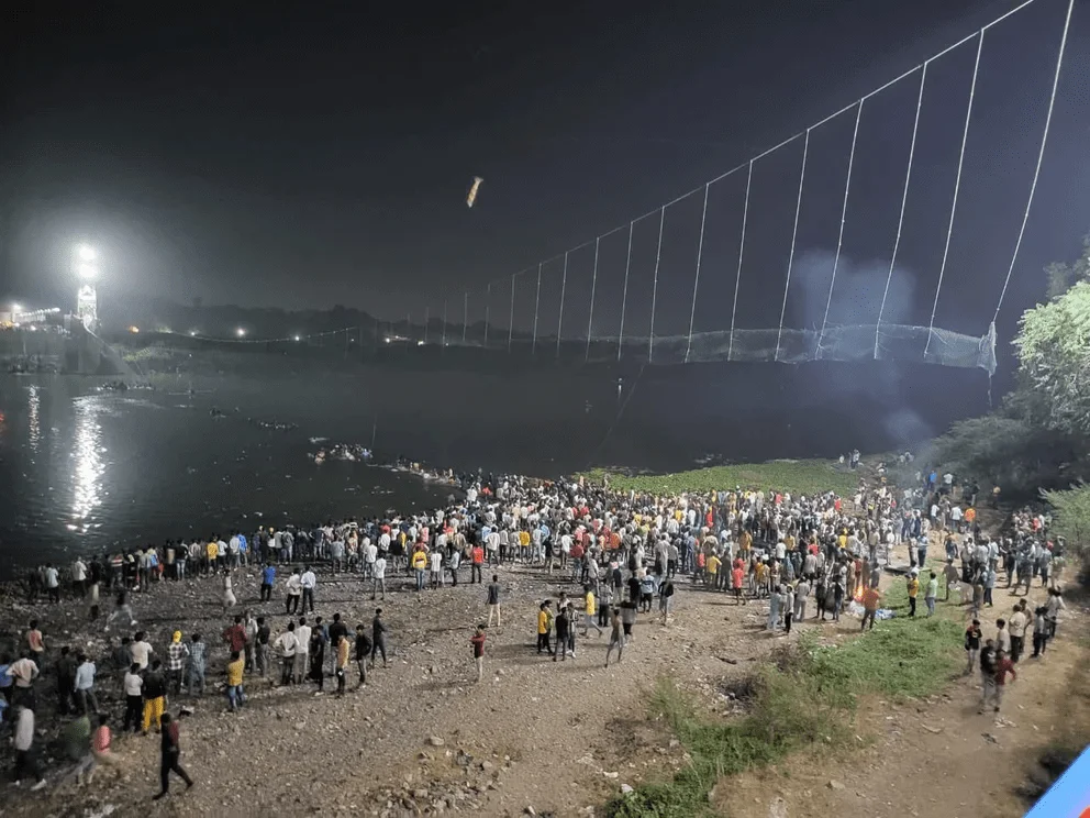 catastrofe en la india 132 muertos y 100 desaparecidos tras caida de puente colgante laverdaddemonagas.com 1667157169821puente colgate india colapsado 7