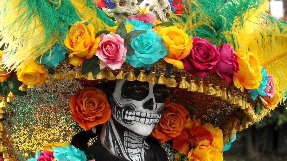 dia de muertos mexicanos se preparan para la tradicion mas colorida del ano laverdaddemonagas.com 104062784 hi050238637