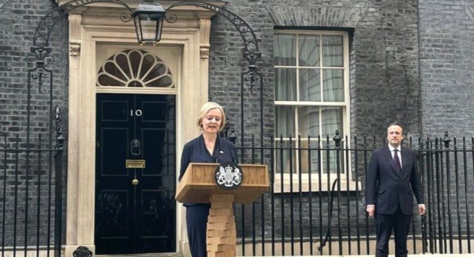 Dimitió la primera ministra británica Liz Truss