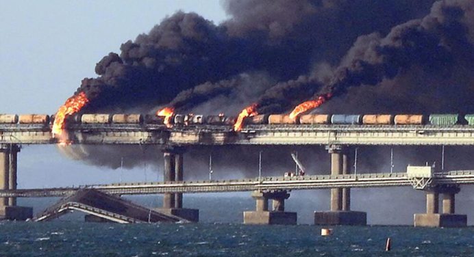 Explosión en puente de Crimea en Rusia deja al menos 3 muertos