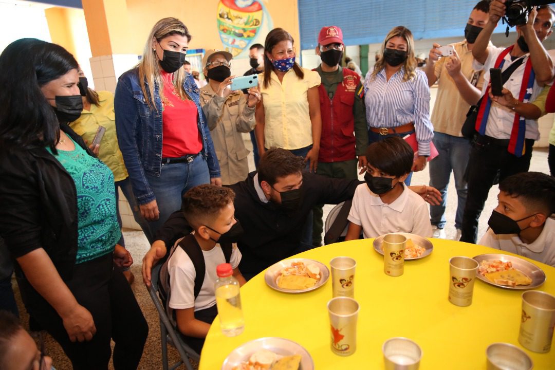 gobernador luna y autoridades dieron inicio al nuevo ano escolar presencial en monagas laverdaddemonagas.com almuerzo