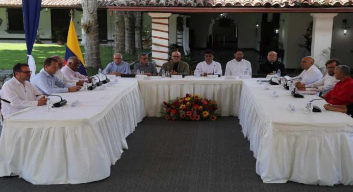 Gobierno de Colombia y el ELN reinician negociaciones de paz en Caracas