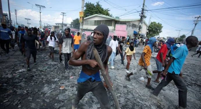 Entre cólera, inseguridad e inflación Haití protesta para exigir la renuncia de Henry