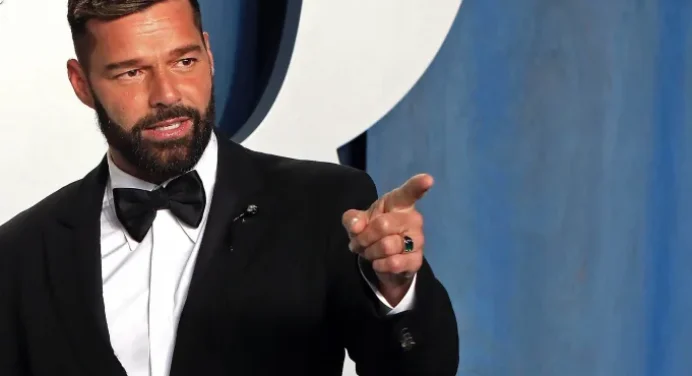 Hermana de Ricky Martin desmiente acusaciones de agresión sexual de su hijo contra el cantante