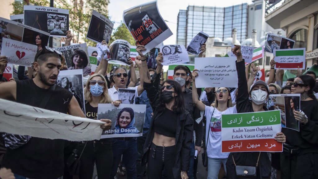 Irán: Comienzan los juicios de los acusados de participar en las protestas