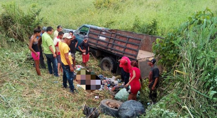 Joven falleció tras volcarse el camión donde se trasladaba en La Toscana