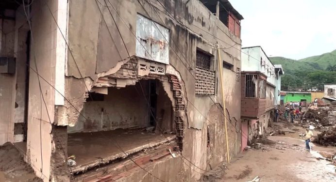 Colapso de vivienda en La Guaira causó la muerte de dos niños y de su madre