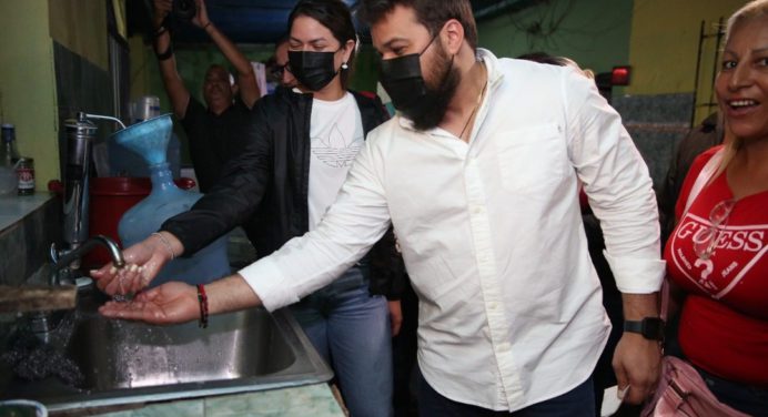 Luna y Fuentes supervisan restitución del servicio de agua en Viento Colao