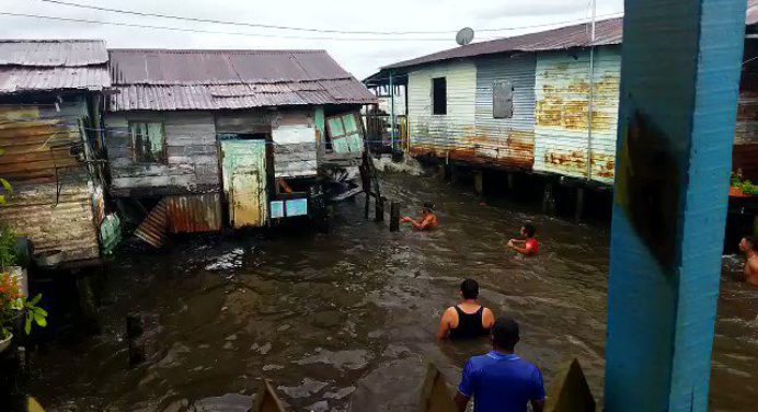 Mar de leva en el Zulia deja 118 afectados y 24 viviendas anegadas