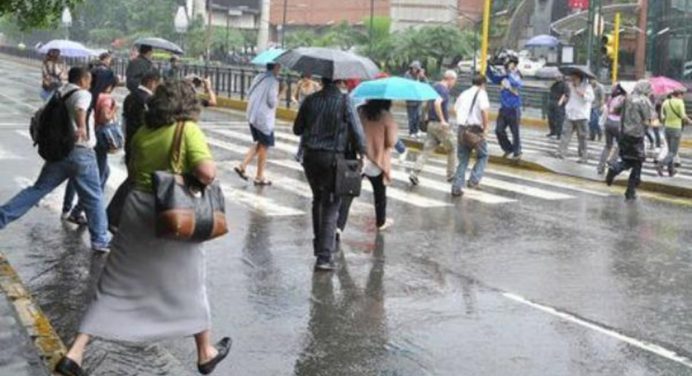 Onda tropical número 41 sigue causando fuertes lluvias en todo el país
