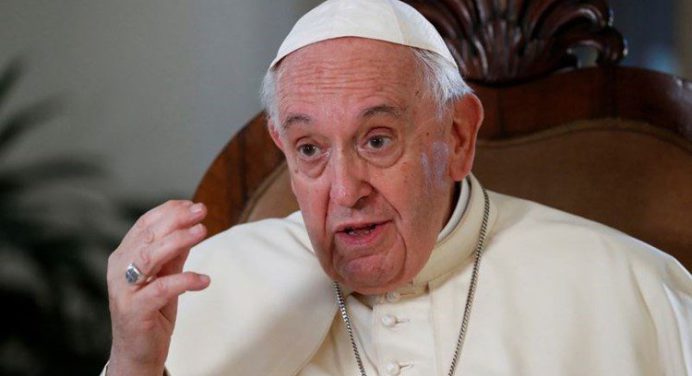 Papa Francisco pide paz duradera en Ucrania, tras apertura rusa a mediación vaticana