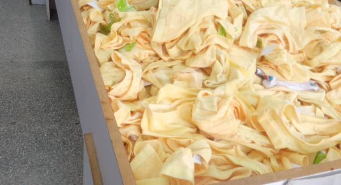 Poco a poco retornan los tradicionales blumers amarillos al mercado