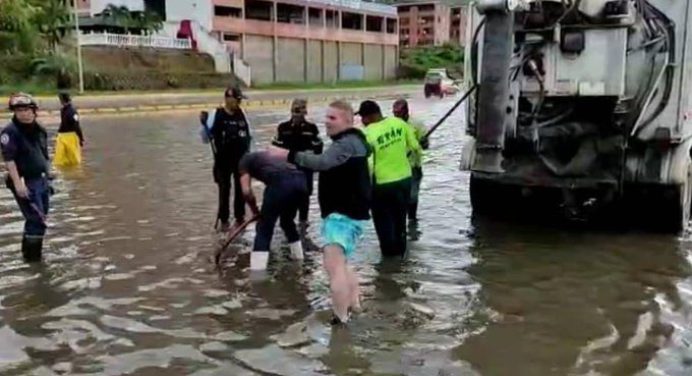 En La Guaira reportan anegaciones tras fuertes lluvias