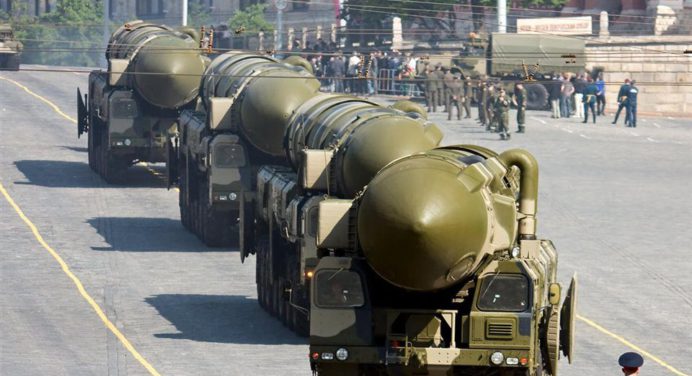 Rusia ensaya armas nucleares; teme que Ucrania use bomba sucia