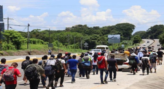 Sin importar restricciones de EEUU una caravana de venezolanos sale desde México