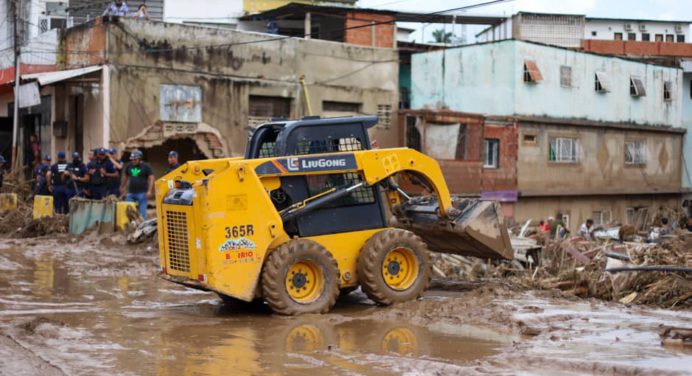 ¡Sin parar! Organismos siguen buscando entre los escombros a desaparecidos de Las Tejerías
