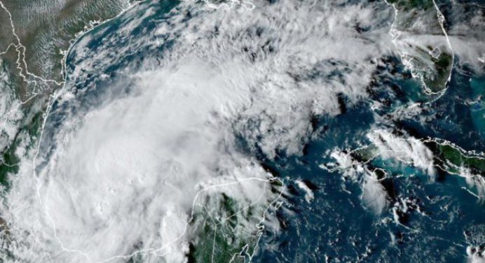 Tormenta tropical Karl amenaza con tocar tierra en el sureste de México