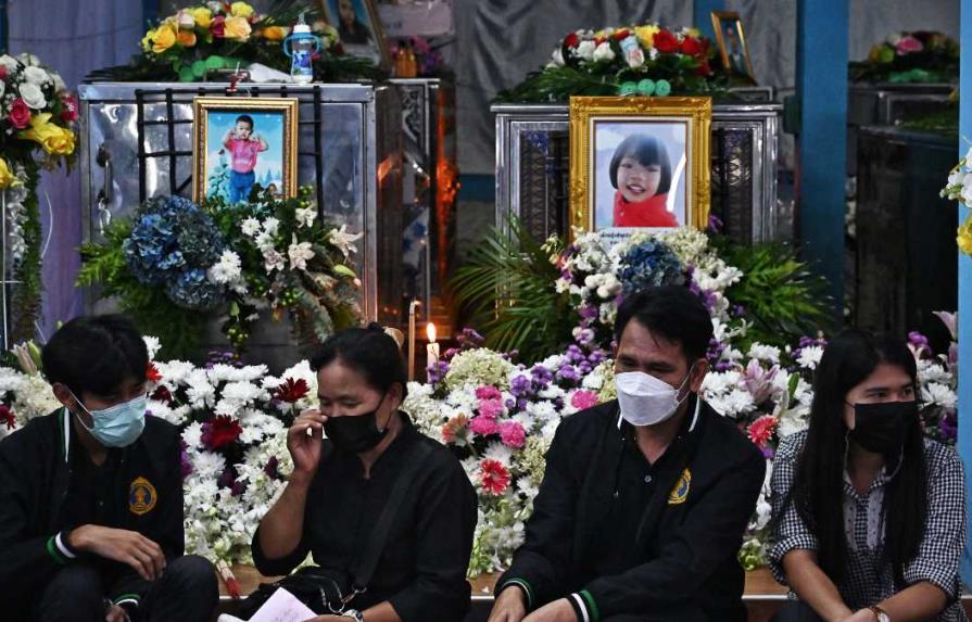 ¡Último adiós! Tailandia despide entre lágrimas a víctimas de la matanza en guardería