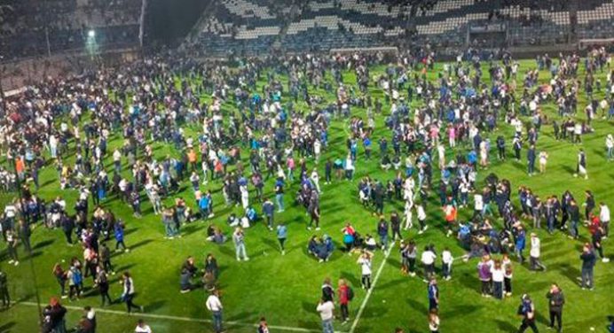 ¡Tragedia en Argentina! Un muerto y más de 100 heridos en un partido de fútbol en La Plata