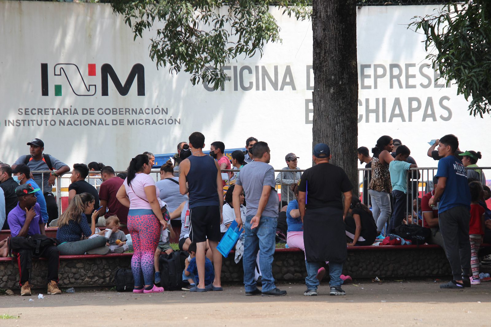 Venezolanos saturan estación migratoria en la frontera sur de México