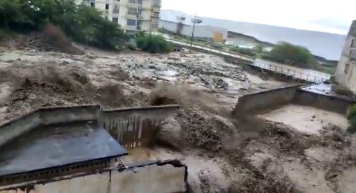 Zonas aledañas a ríos de La Guaira serán desalojadas por prevención