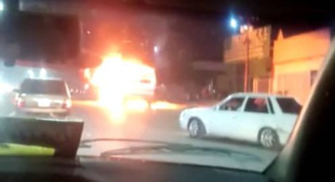 Autobús se incendió en la avenida Bella Vista de Maturín (+Video)