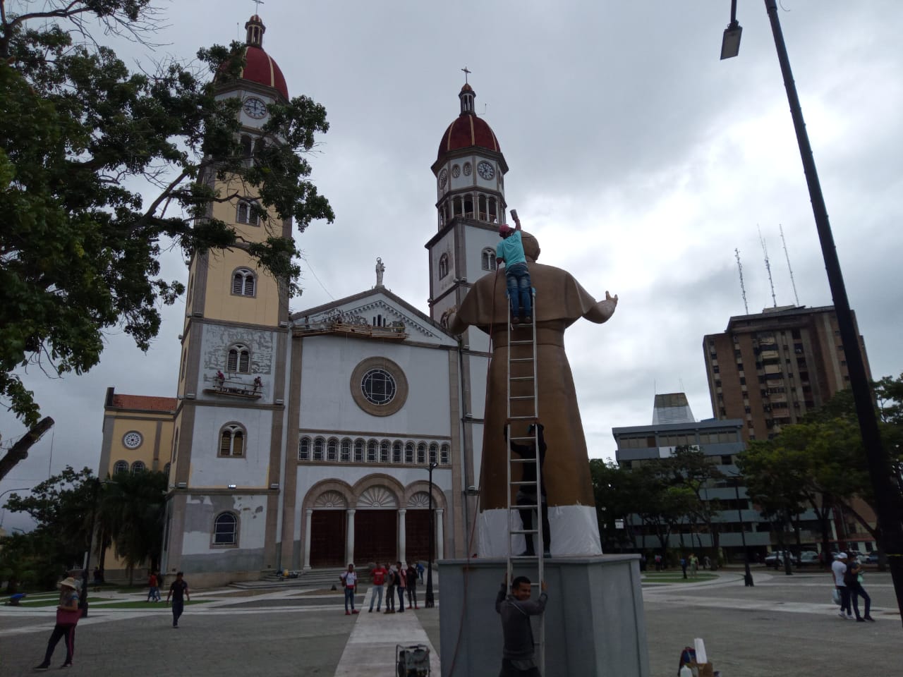 Continúan reparaciones en Catedral de Maturín y paseo Libertador