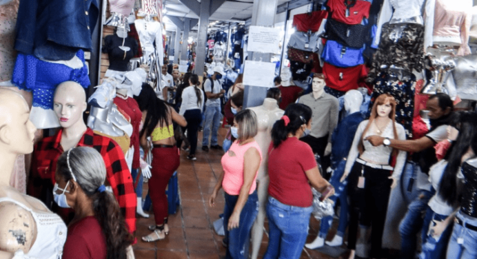 ¿Cuánto cuesta estrenar ropa en Venezuela durante la época decembrina?