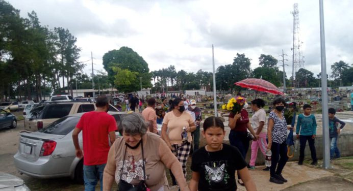 Deudos acudieron desde muy temprano al Cementerio nuevo de Maturín