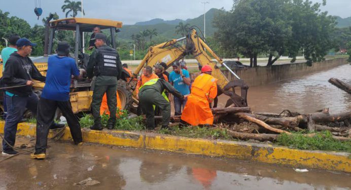 Deslave en Anzoátegui deja al menos 5 muertos y más de 300 viviendas afectadas
