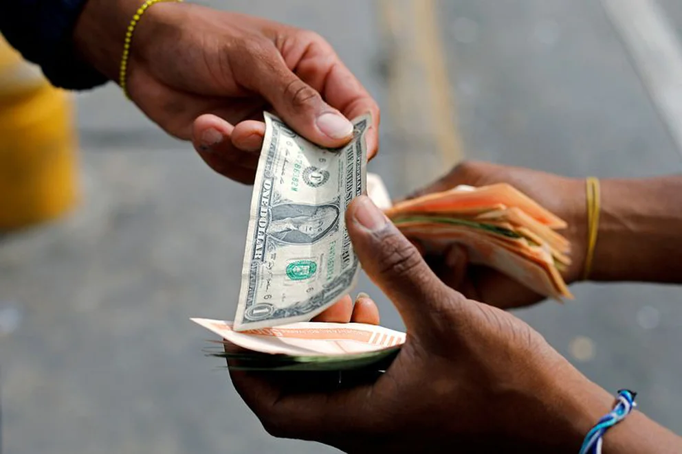El bolívar pierde valor cada día en Venezuela frente a un dólar galopante. | Foto: Archivo