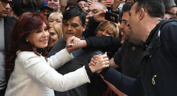 Empleados amenazan con ir a paro si condenan a Cristina Fernández