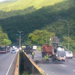 en la autopista gran mariscal de ayacucho se derrumbo parte del muro de contencion laverdaddemonagas.com img 20220727 wa0119