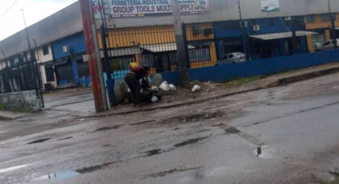 En la Avenida Bella Vista abunda la basura a cada cien metros