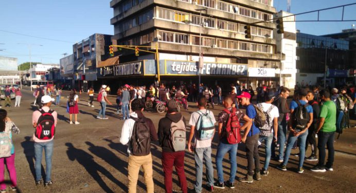 Estudiantes del Tecnológico de Caripito cerraron la Juncal en protesta por falta de transporte