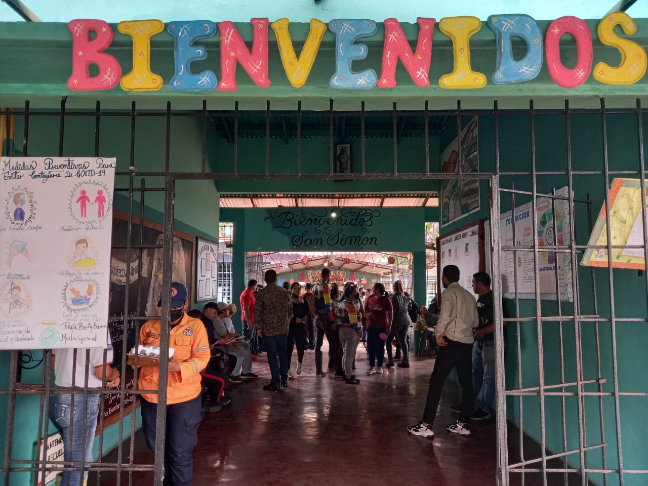 Familias refugiadas en escuela San Simón fueron devueltas a sus casas