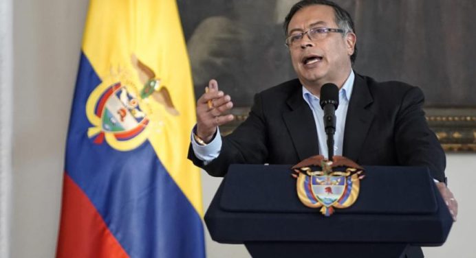 Fiscalía de Colombia suspende órdenes de captura contra 17 miembros del ELN