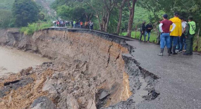 Fuertes lluvias colapsaron la carretera que conecta a Lara y Yaracuy