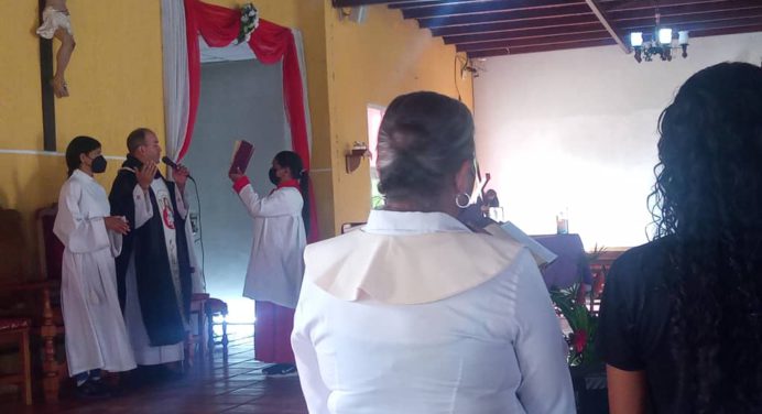 Iglesias oficiaron misa en memoria de los Fieles Difuntos
