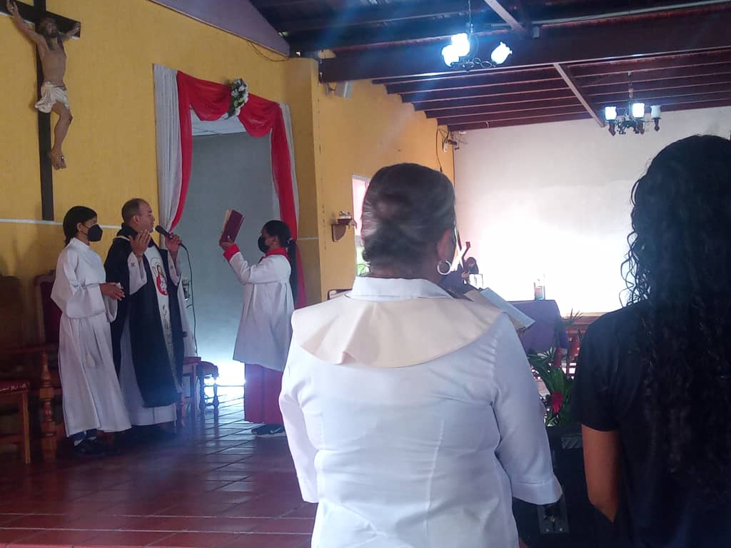 Iglesias oficiaron misa en memoria de los Fieles Difuntos