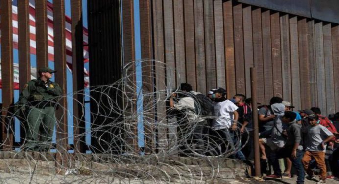 Juez de EE.UU. bloqueó medida que permitía expulsar migrantes hacia México