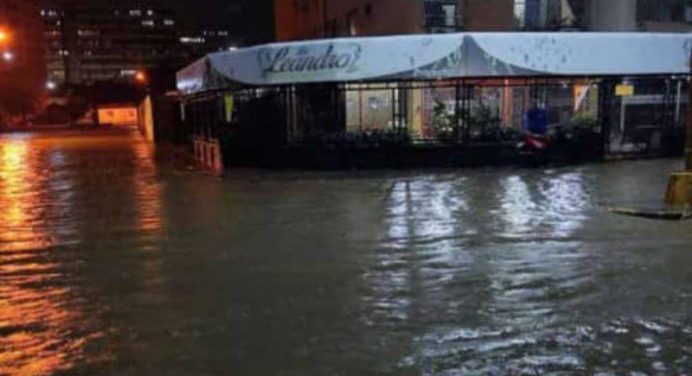 Lluvias en Margarita dejan tres lanchas hundidas y una iglesia inundada