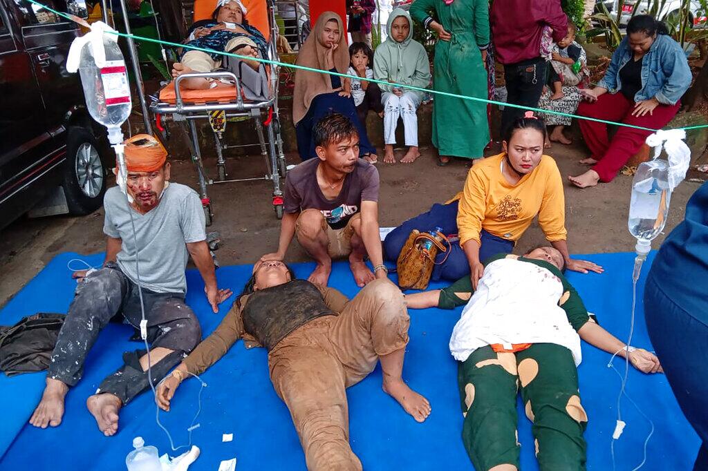 luto en indonesia al menos 56 muertos y cientos de heridos en un terremoto laverdaddemonagas.com descarga 3