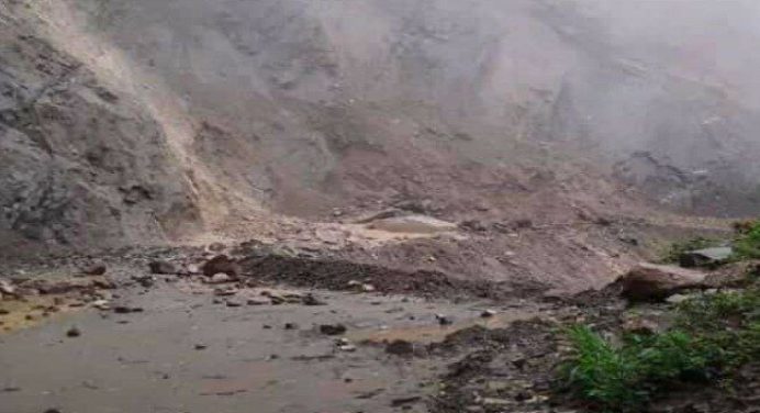 Mérida afectada por los derrumbes en las vías tras las fuertes lluvias