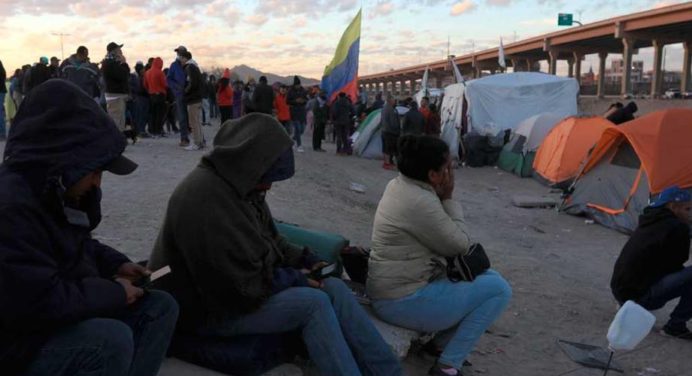 Migrantes venezolanos seguirán siendo expulsados mientras siga vigente el título 42
